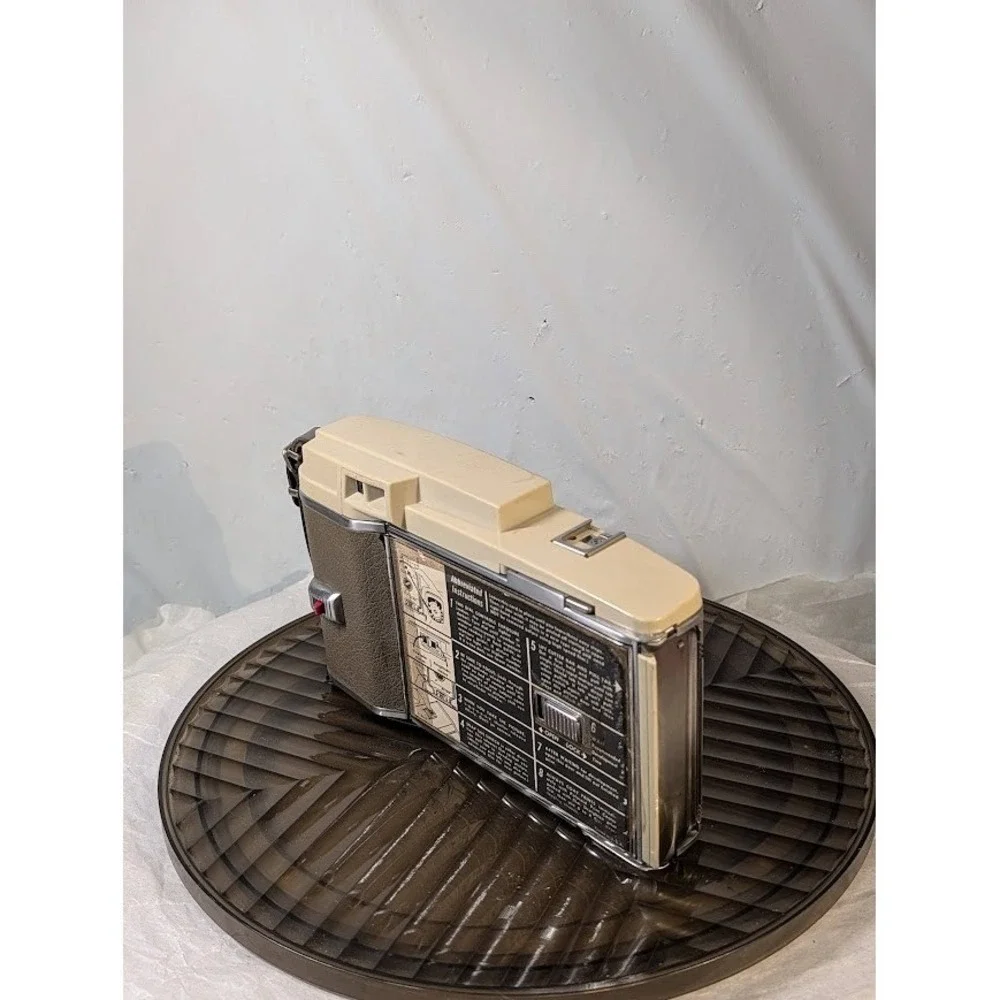 Vintage Polaroid Land Camera Model 800 Folding Instant Camera Tan Brown‎ Retro